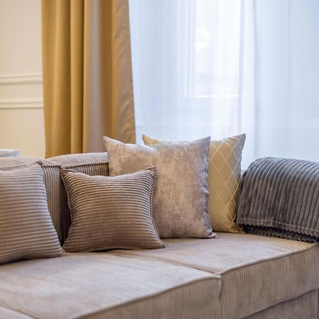 Exclusive & Prestigious Central Residence W/ Balcony 布达佩斯 外观 照片