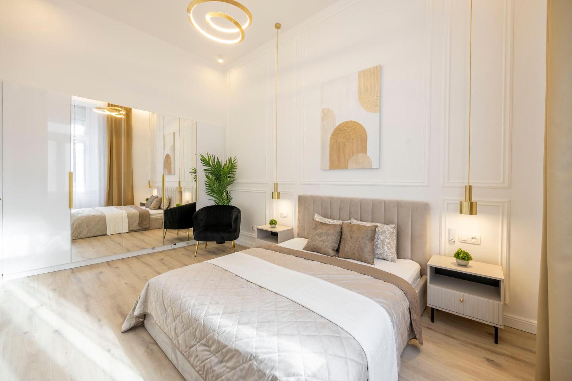 Exclusive & Prestigious Central Residence W/ Balcony 布达佩斯 外观 照片